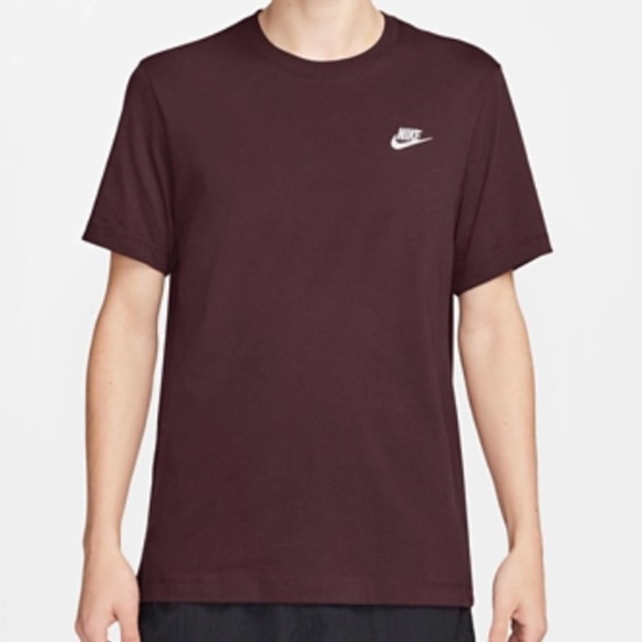 Nike Men's Sportswear Club Short Sleeve T-Shirt, Maroon, Size Medium - Picture 1 of 6